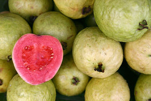 Bagaimana cara makan jambu biji dan dalam jumlah berapa buah ini berguna?