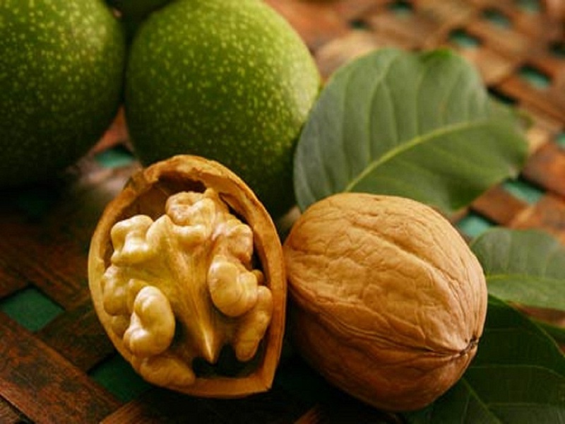 Mengenai kegunaan walnut yang luar biasa